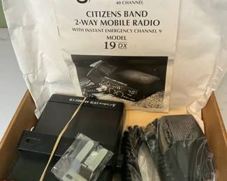 Cobra 19 DX 40Channel CB Mobile Radio with Accessories
