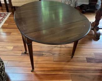 Ethan Allen Mahogany DropLeaf Table With Drawer