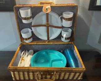Vintage Style Picnic Basket Woven Briefcase With Cutlery