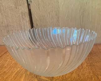 Vintage Arcoroc Seabreeze Swirled Tempered Glass Serving Bowl With Decorative Serving Plates