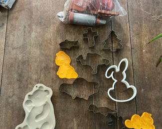 Cookie Cutters, Press, Molds, Bakers Roller Garfield, Odie, Winnie the Pooh, Christmas, MORE