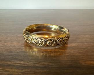 Vintage Gold Tone Hinged Bangle Bracelet