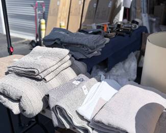 Bedding/throw blankets 