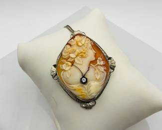 White Gold Shell Cameo Pendant with Diamond