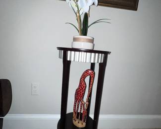 Giraffe figure
