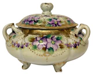 Japanese porcelain tripod-footed casserole dish 