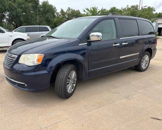 2014 Chrysler Town & Country Van