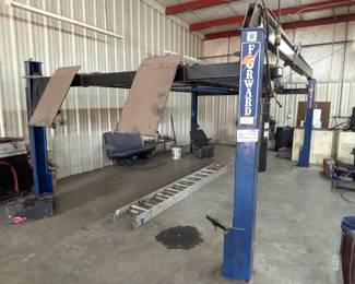Forward Four Post Lift
