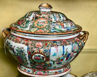 Antique Chinese Rose Medallion Tureen