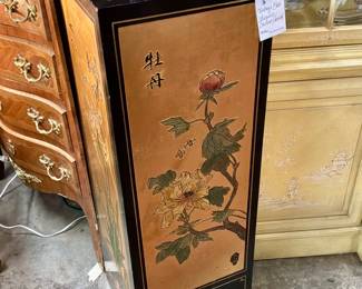 Vintage gold lacquer Chinese pedestal