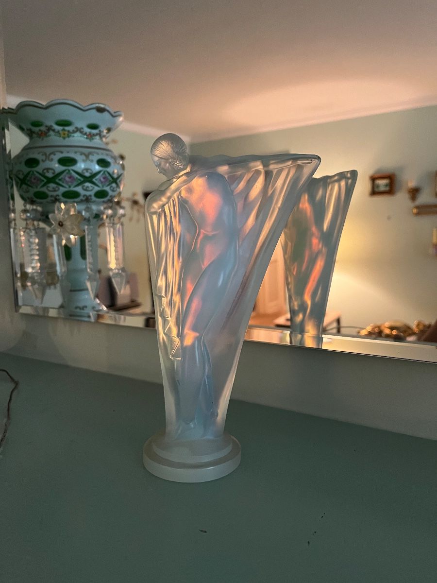 Art Deco Etling France opalescent glass figure