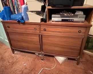 MCM dresser