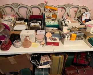 Women’s vintage accessories