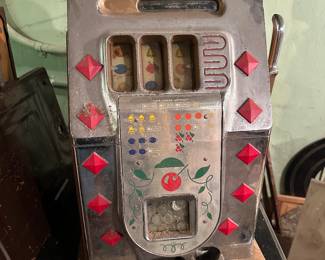 Vintage Mills Co. diamond front slot machine