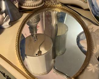 dresser mirrored trays