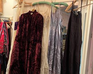 Women’s antique & vintage clothes