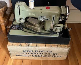 collectors sewing machine MINT