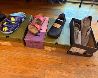 Keen, Brooks, Birkenstock, Teva, Nato, Dansko, Papillio & Asics