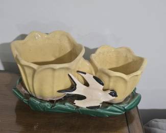 vintage 1949 USA McCoy double tulip planter with swallow