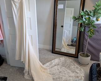 Never worn Bridal Gown. size 8