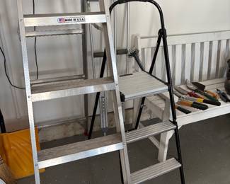 Aluminum ladder and step ladders