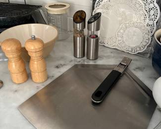 Pizza paddle, salt and pepper grinders and more