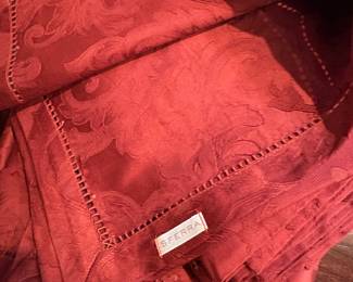 Sferra luxury linens: napkins, runners and placemats