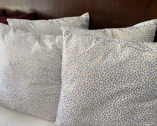 Set of 4 accent pillows