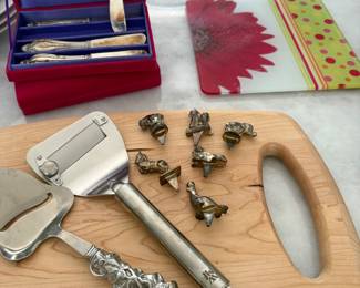 Neiman-Marcus silver-plated spreaders set of 4 - 2 available in boxes