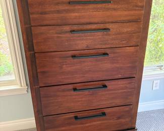 5-drawer dresser that matches the nightstand and Queen bed