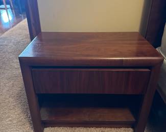 2 matching nightstands
