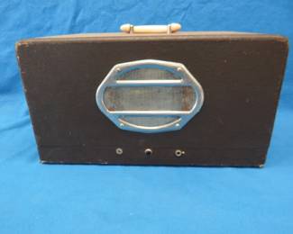 Lot 336. We're not 100% sure but we think this is a vacuum tube amp. Unbranded and untested.