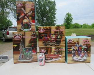 Lot 211. Five FG Square figurines as seen in the photos