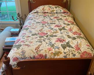 Set of 2 matching twin beds