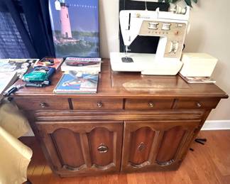 Singer Sewing Machine 