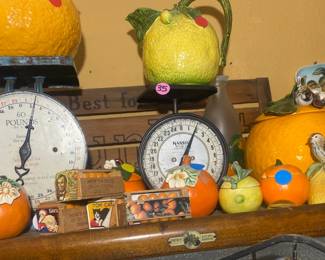 Citrus, teapots