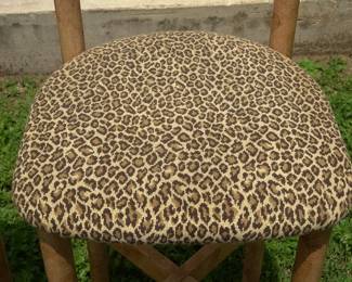 Measurements: 17 1/2" x 18" x 40 1/4"