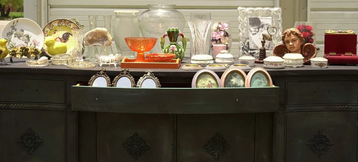 Antiques, vintage trinkets, and treasures!