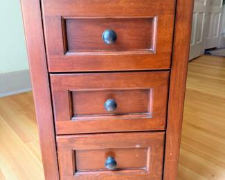 23 WhittierMcKenzieBedroomCollection3DrawerNightstand