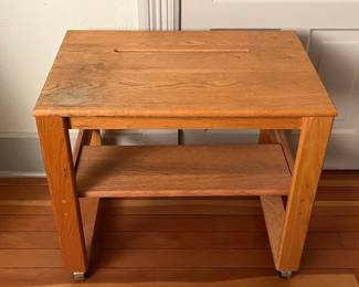 171 WoodenMediaCartonCastors