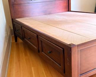 22 WhittierFurnitureQueen6DrawerPedestalBedFrame
