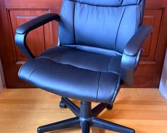 84 MidBackFauxLeatherExecutiveOfficeChair