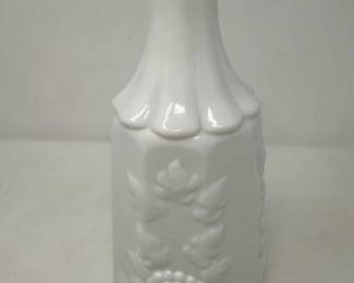 68 WestmorelandPaneledGrapeGlassWhiteMilkDecanter