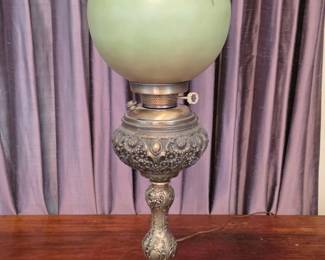 49 AntiqueVictorianBrassBanquetLampWithFloralGlobe