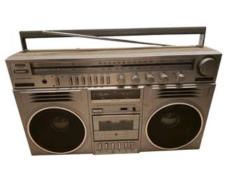 VINTAGE GENERAL ELECTRIC BOOM BOX