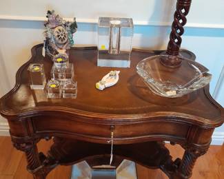 Fantastic carved wood leather top desk $275