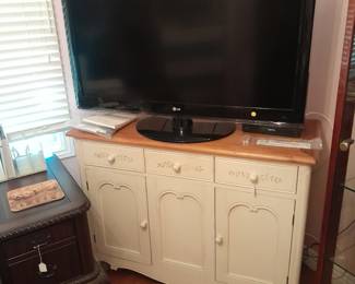 Cabinet $120