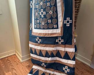 BKB050 - Handmade Quilt & Large Storage Basket