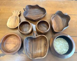 BKB134 - Bundle lot of Wooden bowls