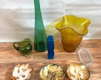 BKB082 - Colorful Glass Decor!